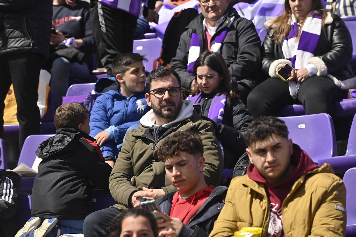 Búscate en la grada del estadio José Zorrilla (1/4)