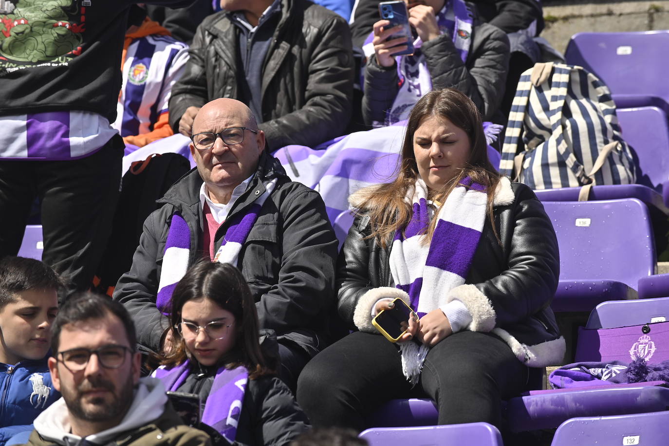 Búscate en la grada del estadio José Zorrilla (1/4)