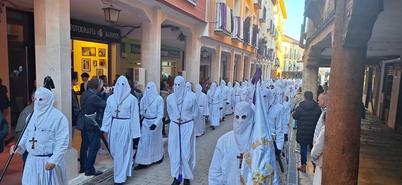 Desfile de gremios por el centro de la localidad.