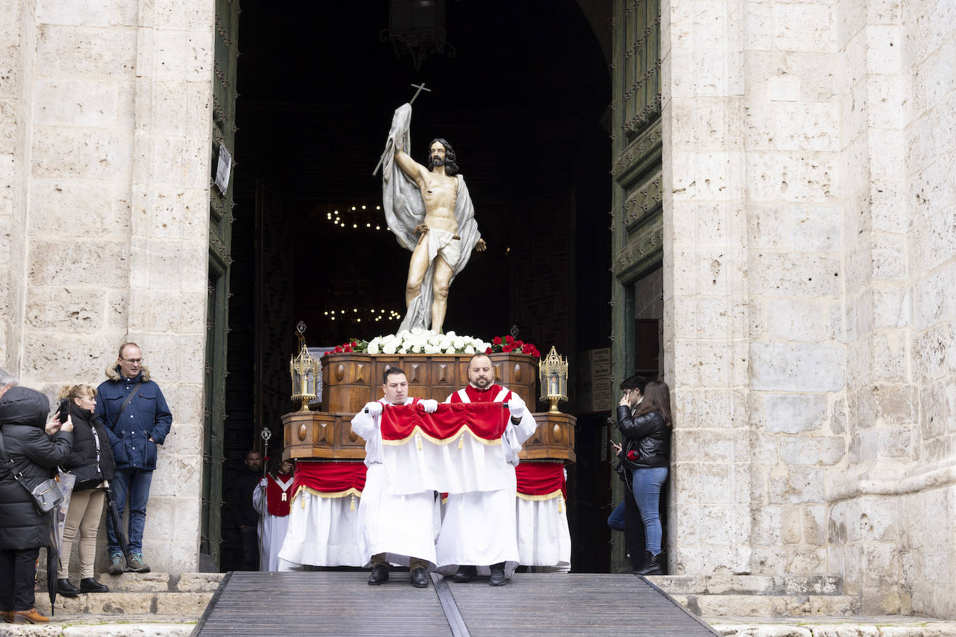 Las imágenes del Domingo de Resurrección en Valladolid