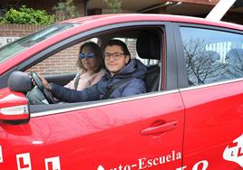 Sonia Bahillo, con el alumno Diego Aláez al volante.