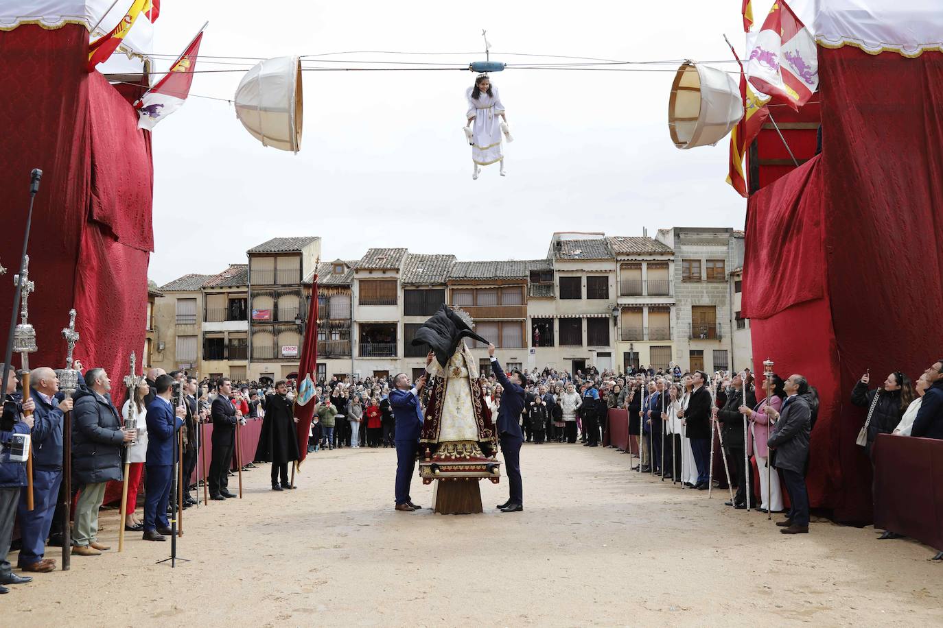 Las imágenes de la Bajada del Ángel en Peñafiel