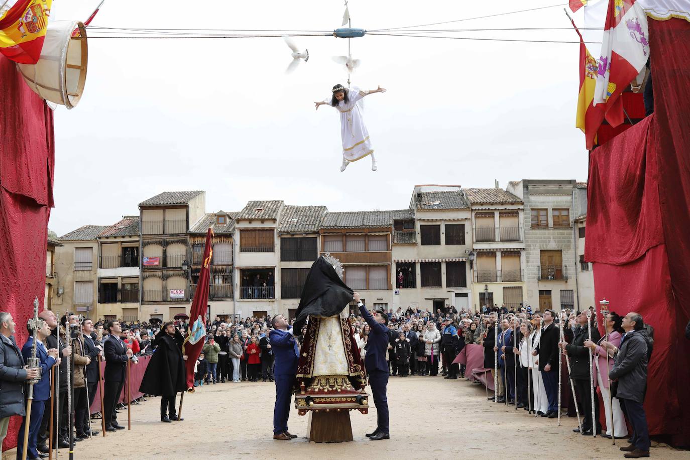 Las imágenes de la Bajada del Ángel en Peñafiel