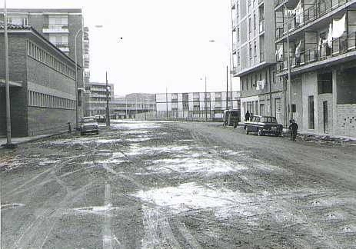 Calle Cigüeña, aún sin asfaltar a principios de los años 70.