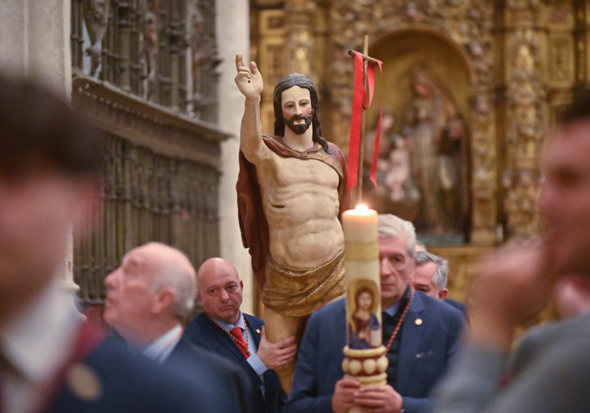 Vía Lucis celebrado el lunes por la noche en la iglesia de Santiago de Valladolid.