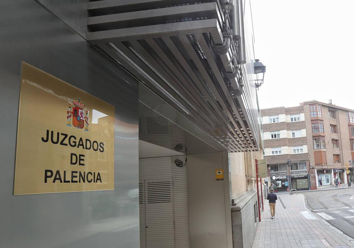 Condenado por pegar 43 carteles antimusulmanes usando las siglas de una inmobiliaria