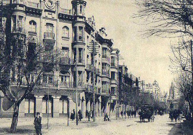 Paseo de las moreras, actual Ordoño II, alrededor de 1915.