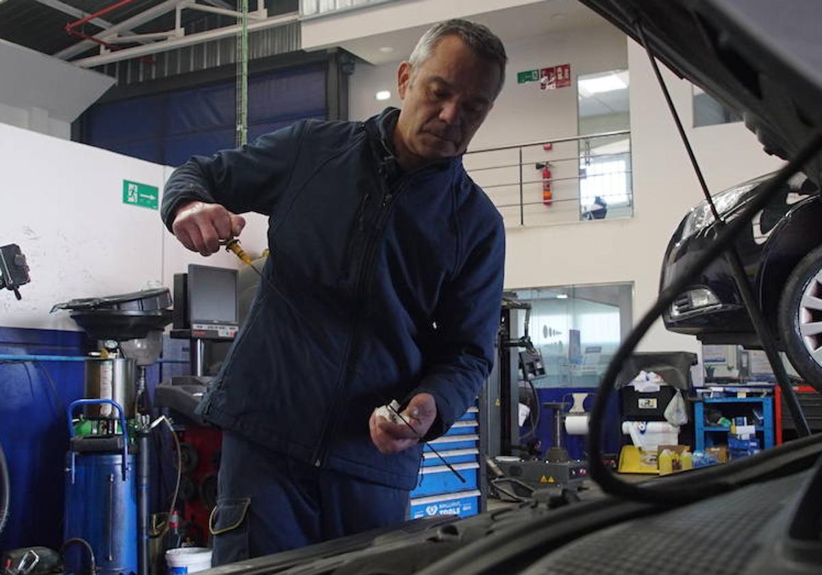 Aceite, limpiaparabrisas y refrigerante: ¿Conoces los diferentes líquidos que lleva tu coche?