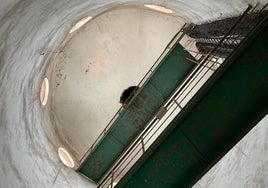 Interior del depósito donde se ha producido el derrumbamiento de la linterna en Laguna de Duero.