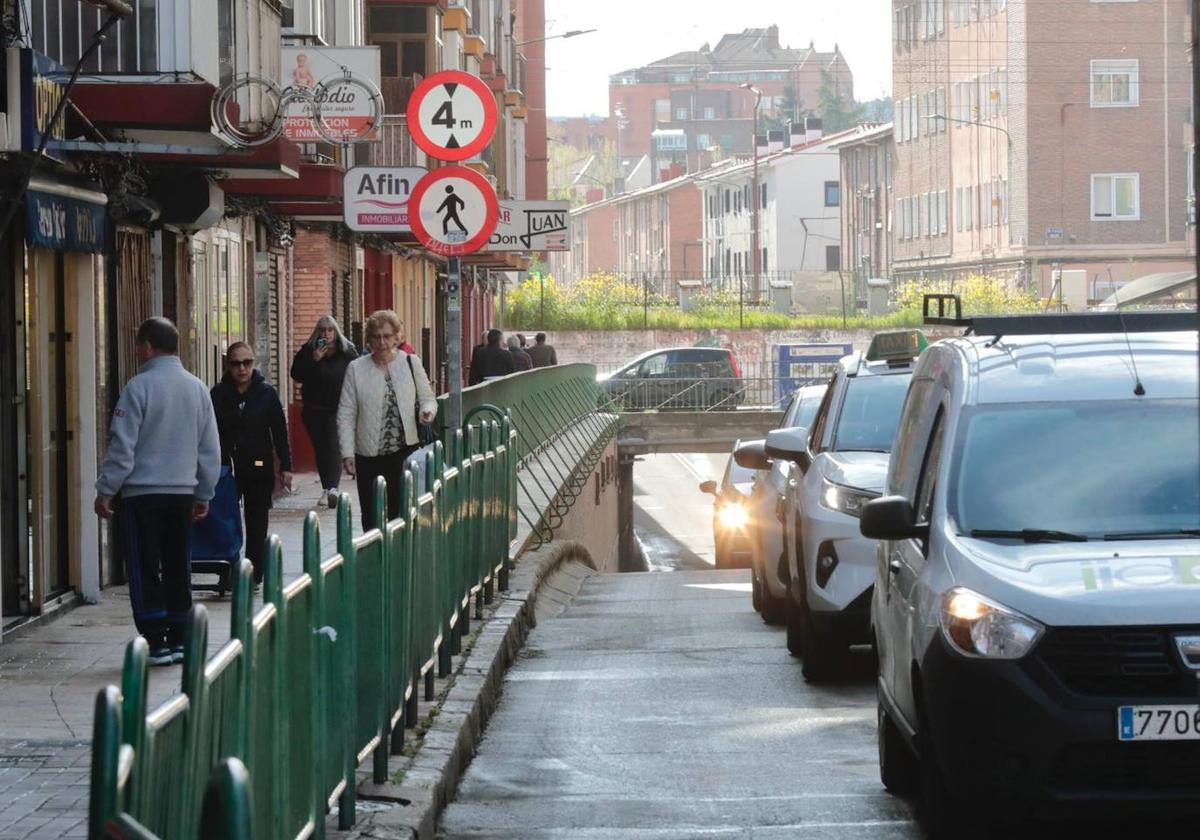 Los coches ya circulan por el túnel de Casasola, que une los barrios de Vadillos y Pajarillos.