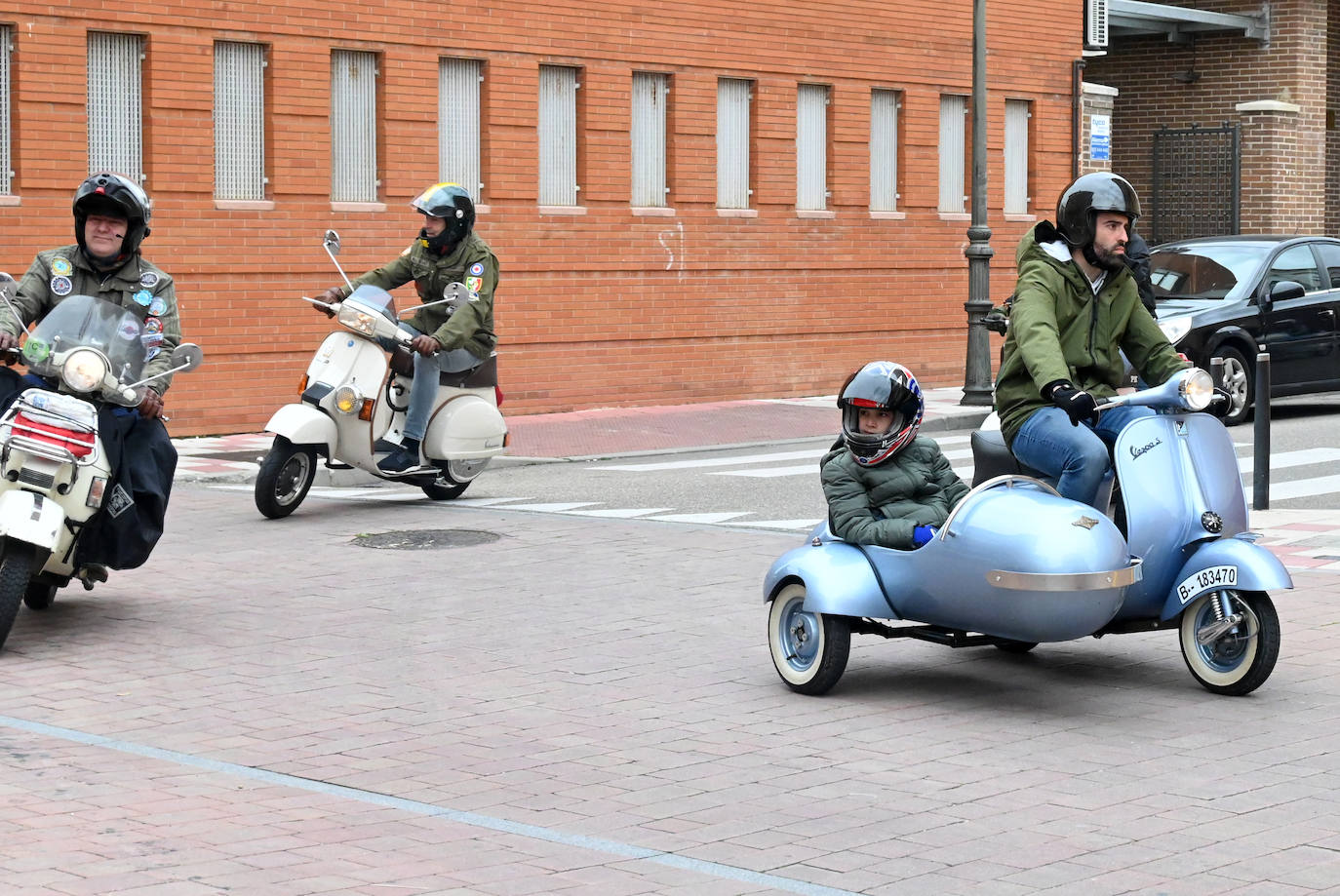 La concentración de Vespas y Lambrettas de Santovenia, en imágenes