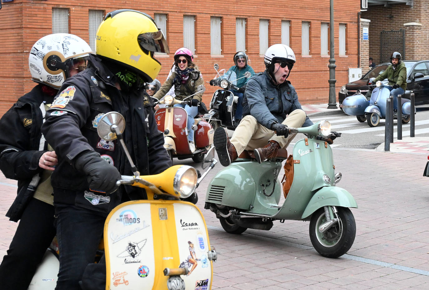 La concentración de Vespas y Lambrettas de Santovenia, en imágenes