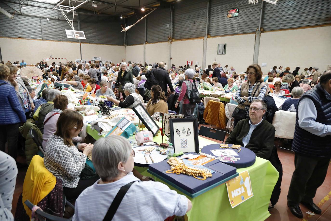 El Encuentro de Encajeras de Cogeces del Monte, en imágenes