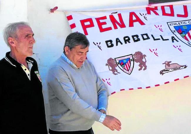 Juanito Estebaranz junto al alcalde de Barbolla, Basilio del Olmo.