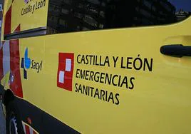 Vuelca una ambulancia tras colisionar contra un coche en Zamora