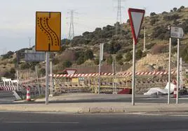 Inicio de las obras en la N-603 para levantar una pasarela en Los Ángeles de San Rafael.