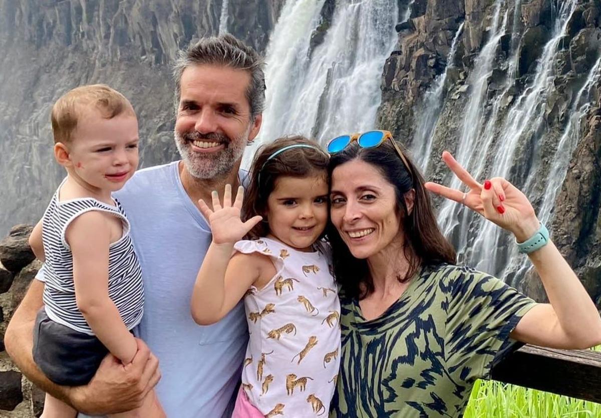 Alberto Martín con su familia.