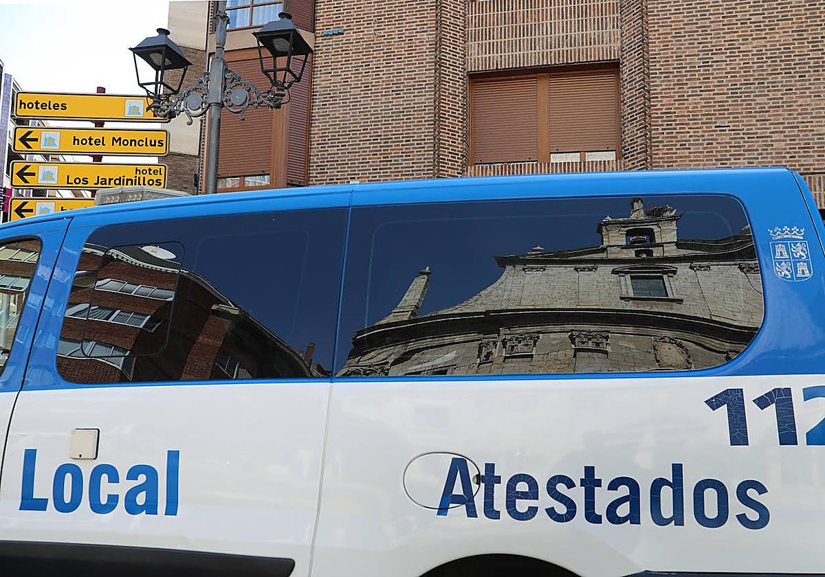 Choca contra un vehículo estacionado y da positivo en la alcoholemia