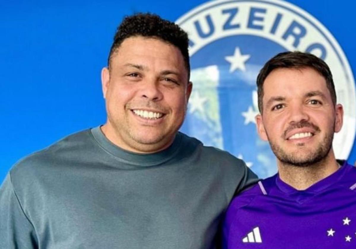 Ronaldo y Nicolás Larcamón, tras fichar el técnico por el Cruzeiro.