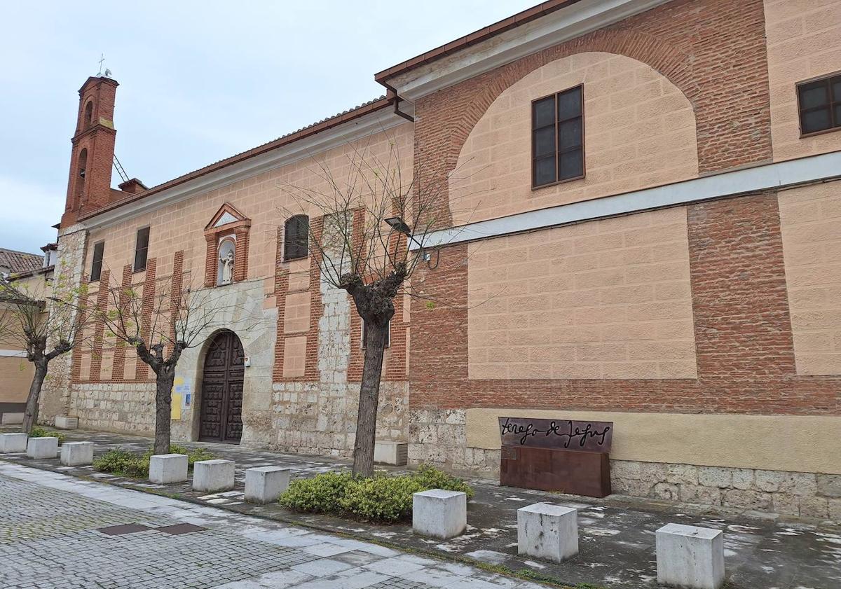 Imagen principal - Fachada de la iglesia del convento de San Teresa; obras de urbanización en la Rondilla de Santa Teresa, en el año 1982 y edificio del antiguo Hospital Onésimo Redondo, en la acctualidad Pío del Río Hortega, levantado en los años 50 del siglo XX.