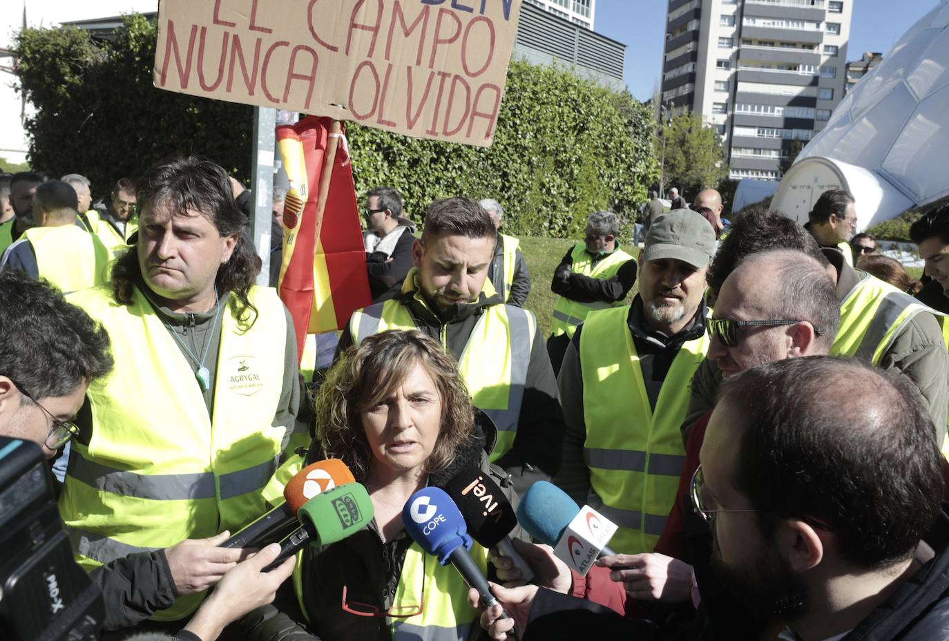 Los agricultores protestan ante la Delegación del Gobierno