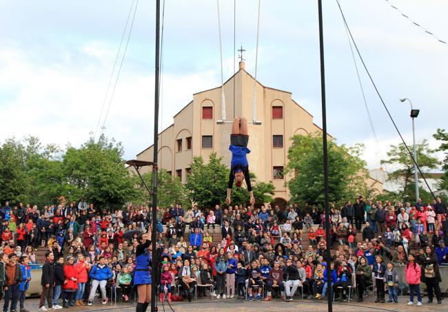 Actuación en el ciclo del Circo Peñascal, en La Albuera.