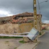 Los vecinos de Torredondo, hartos de los camiones de la planta fotovoltaica