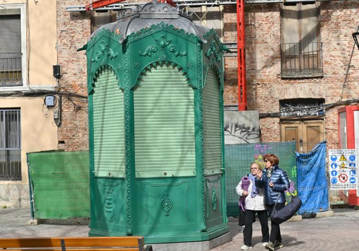 El histórico quiosco rehabilitado de la plaza de Caño Argales.