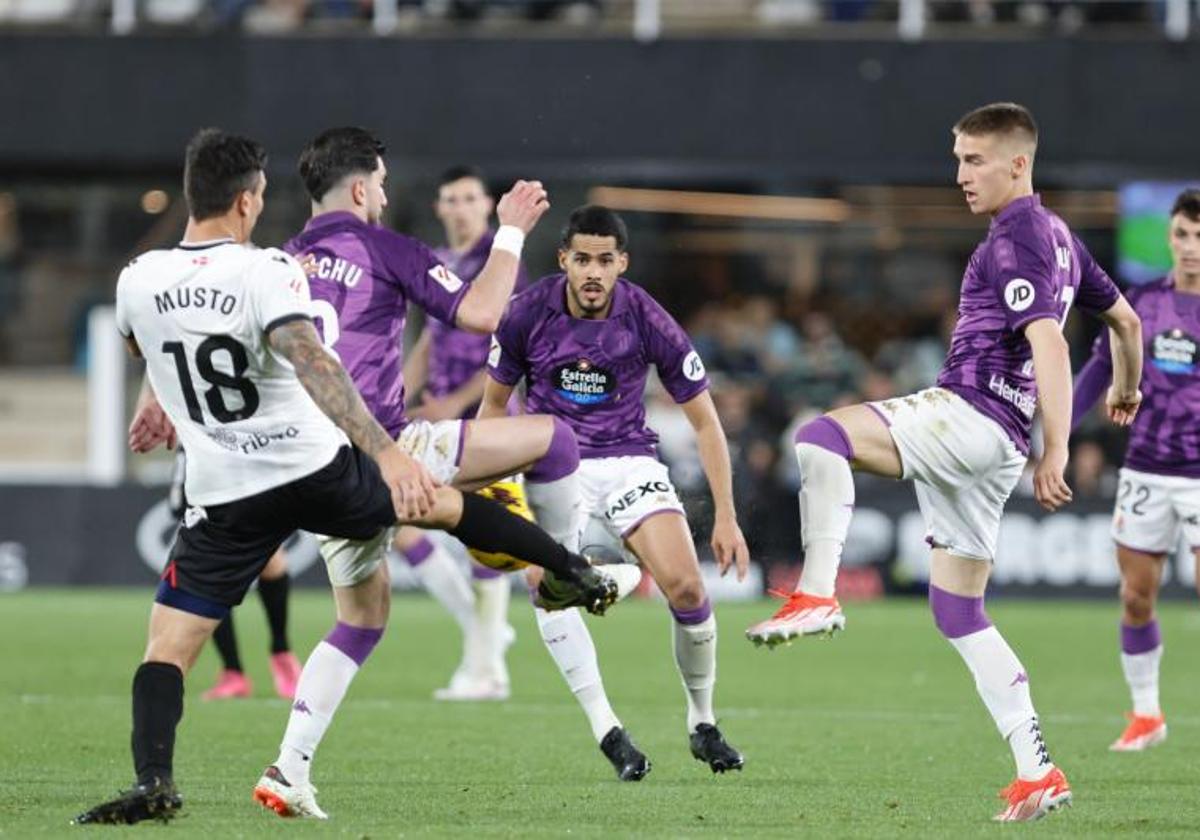 Una acción del partido entre el Cartagena y el Real Valladolid del pasado domingo en Cartagonova