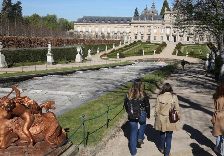 Vista del Palacio Real desde la fuente de la Cascada.