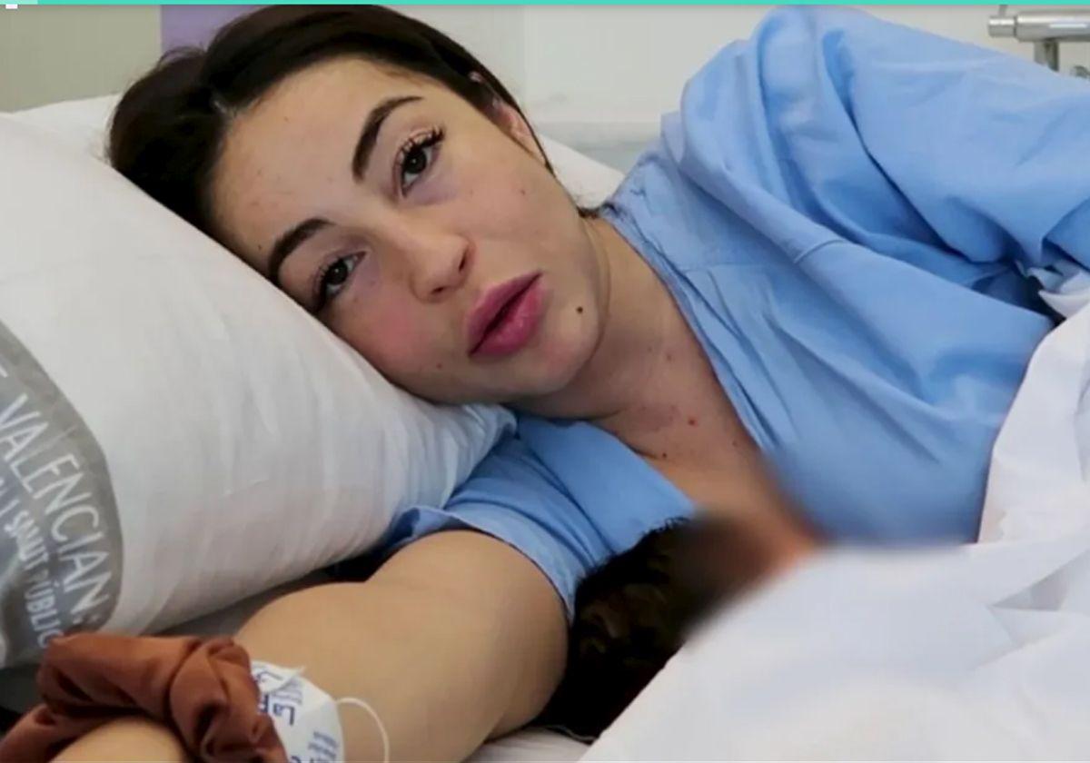 Ana Solma, tras dar a luz a su hijo Luca.