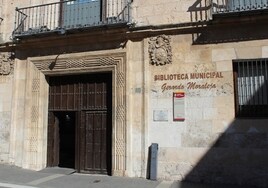 Entrada de la Biblioteca Municipal Gerardo Moraleja de Medina del Campo