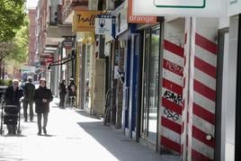 Comercios en la calle Cigueña de Valladolid.