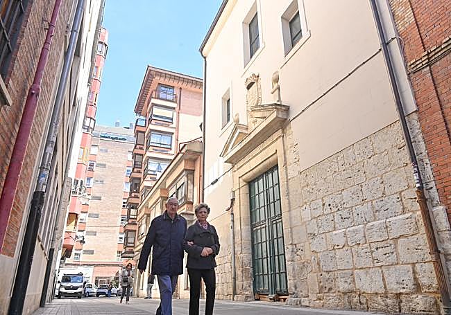 Fachada de la iglesia del Rosarillo, en la calle San Juan de Dios.