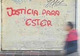 Pintada en recuerdo de Esther López en la calle Arca Real.