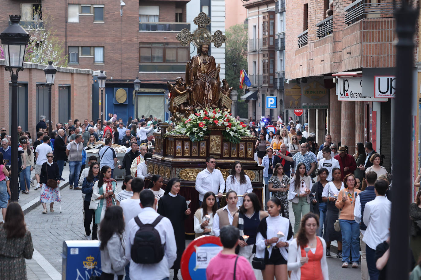 Las imágenes de la procesión de los jóvenes en el jubileo diocesano