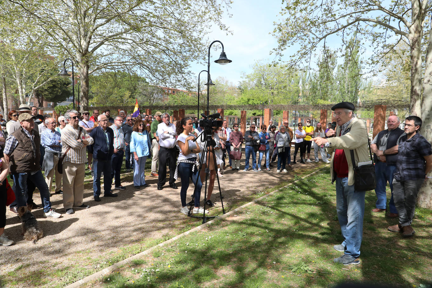 Palencia rememora la II República en torno al Monumento de la Carcavilla