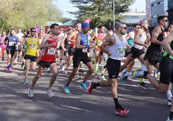 Salida conjunta de la prueba de 10 kilómetros, la Media Maratón y el Campeonato de España de Media Maratón del Ejército de Tierra.