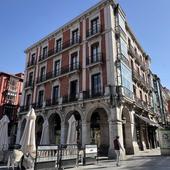 El edificio que albergó el Hotel Moderno de la Plaza Mayor