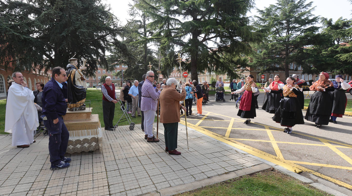 La residencia de mayores celebra la procesión de San Telmo