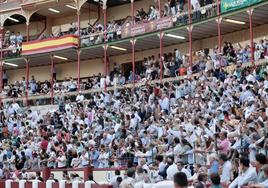 Público asistente a una de las corridas de la Feria de San Lorenzo del año pasado.