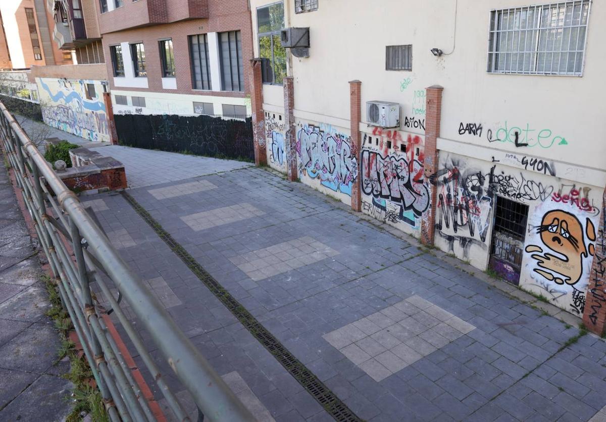 Lugar donde se produjo la pelea el pasado 12 de febrero, en los accesos al río desde la plaza de Tenerías.