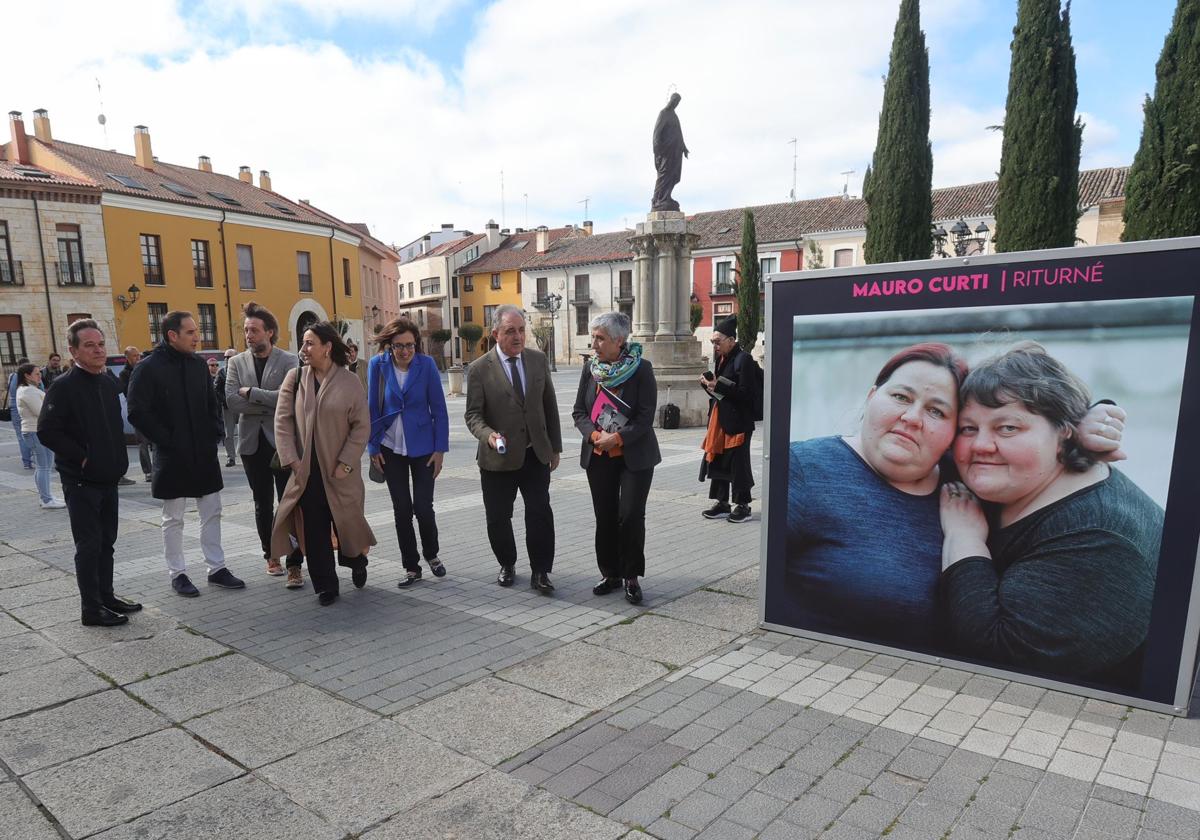 Presentación del Festival de Fotografía en la plaza de la Inmaculada.