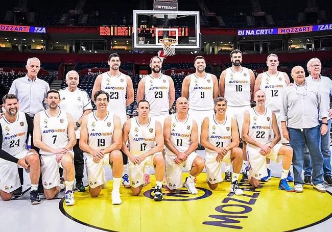 Plantilla del Real Madrid de veteranos que se enfrentó el año pasado al Partizán en Belgrado.