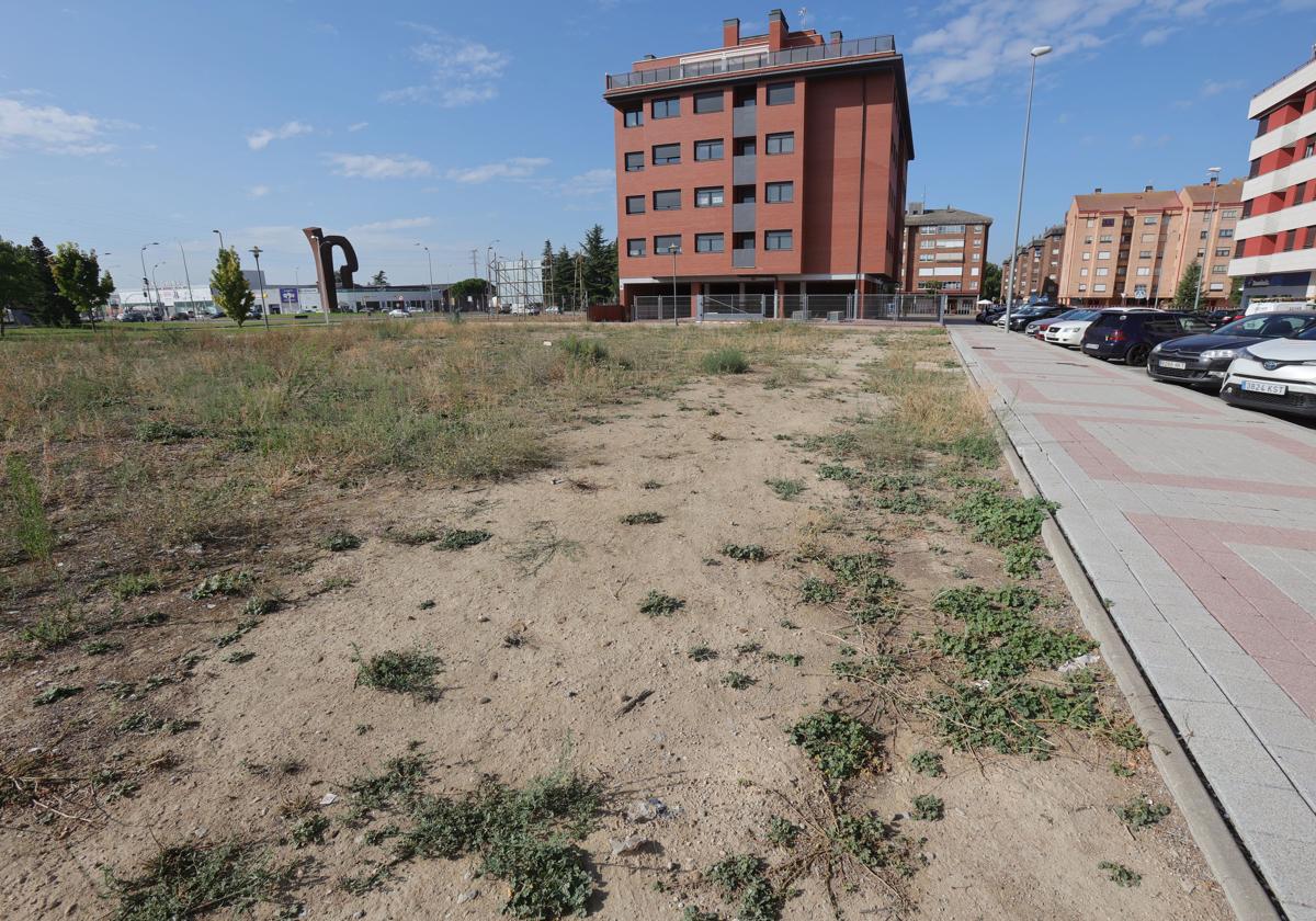 Parcela en la que se construirán las viviendas en Nueva Balastera.