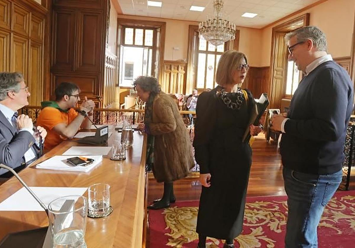 Ricardo Carrancio, Rodrigo San Martín, Reyes Bodero, Maribel Contreras y Antonio Casas, antes del pleno.
