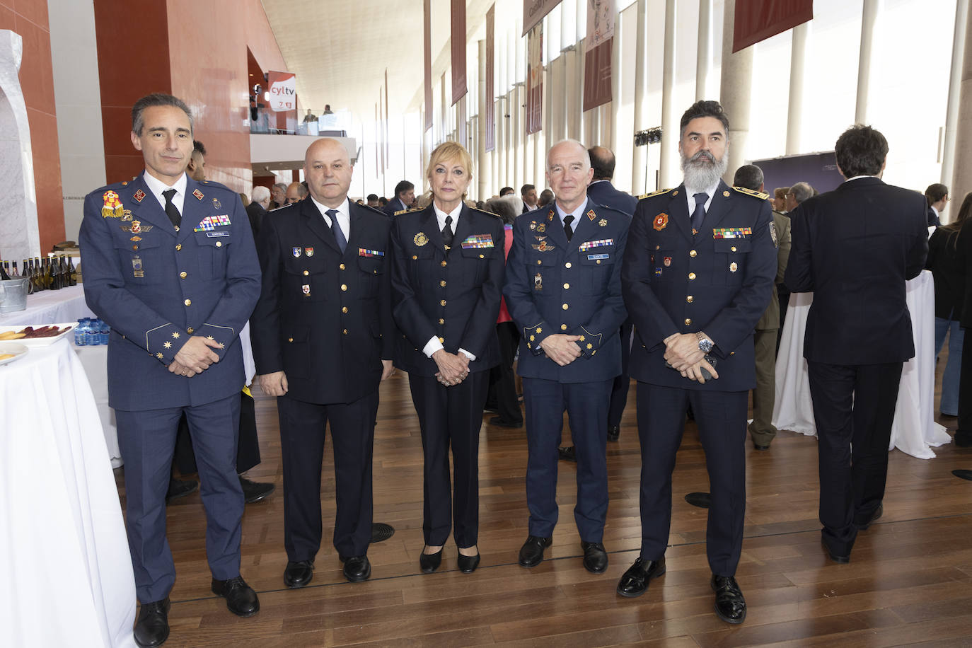 Ignacio de Dompablo Ferrándiz, coronel jefe de la base aerea de León, Salvador Rivera, jefe de la policía municipal de la Bañeza, Julia González, jefa de la policía municipal de Valladolid, Jose María Sante Coronel Jefe de la base aérea de Villanubla y Miguel Ángel Llorente, jefe de la policía municipal de León. 