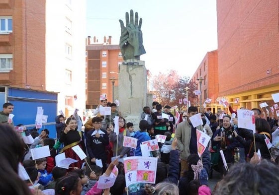 Homenaje a los Comuneros de los alumnos del colegio Pan y Guindas.