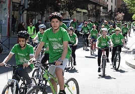 Una marea de ciclistas verdes recorrieron la ciudad en la mañana del viernes