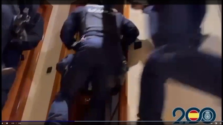 Fotograma del vídeo dinfundido por la Policía Nacional de la macrorredada del pasado miércoles, 17 de abril.